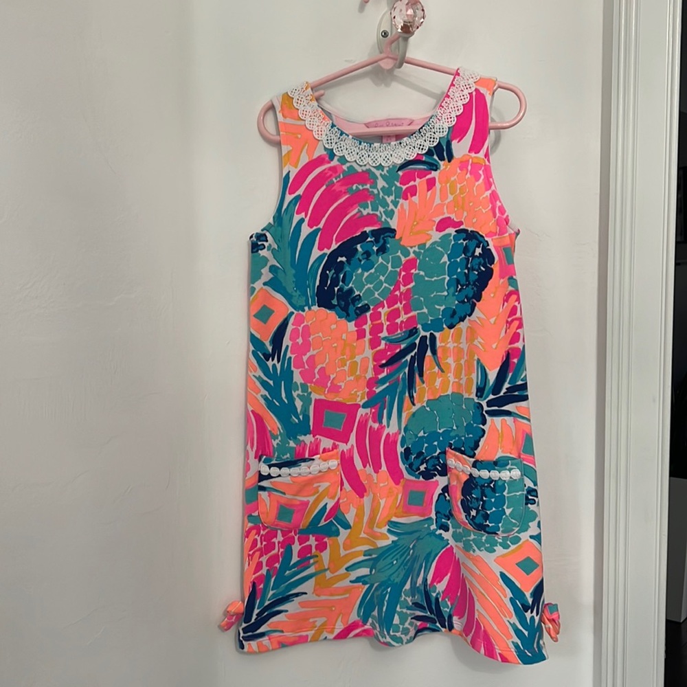 Perfect for the beach size 6 or seven casual dress multicolored